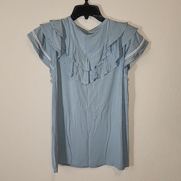 Doe & Rae Blue Sleeveless Ruffled Blouse With Lace Size Medium NWOT - Picture 3 of 3